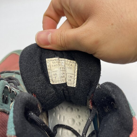 Vintage 1991 Nike Hiking Boots Trail Shoes Red / Purple Green / Wom Sz7 US Read - Picture 11 of 16